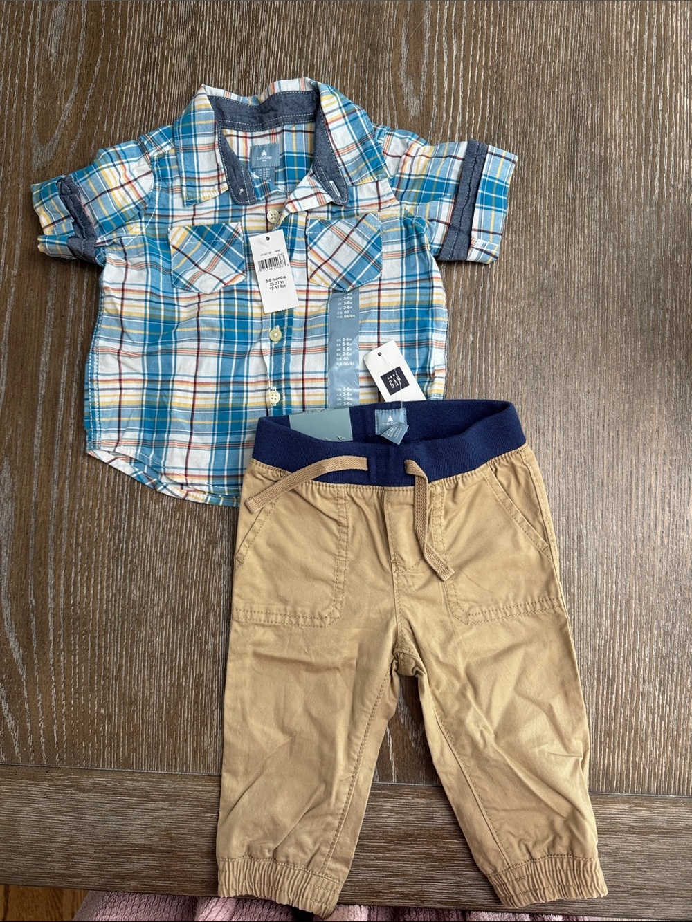 Baby gap Plaid Blue & White Short-Sleeve Shirt with khaki jogger Pants - Kids